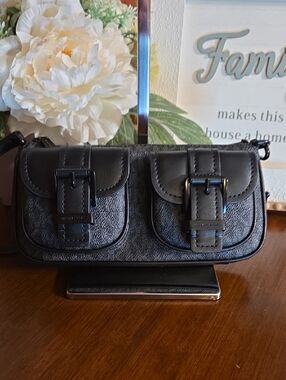 MICHAEL Michael Kors Zoe Small Signature Logo Pochette NWOT